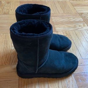 UGG short black boots